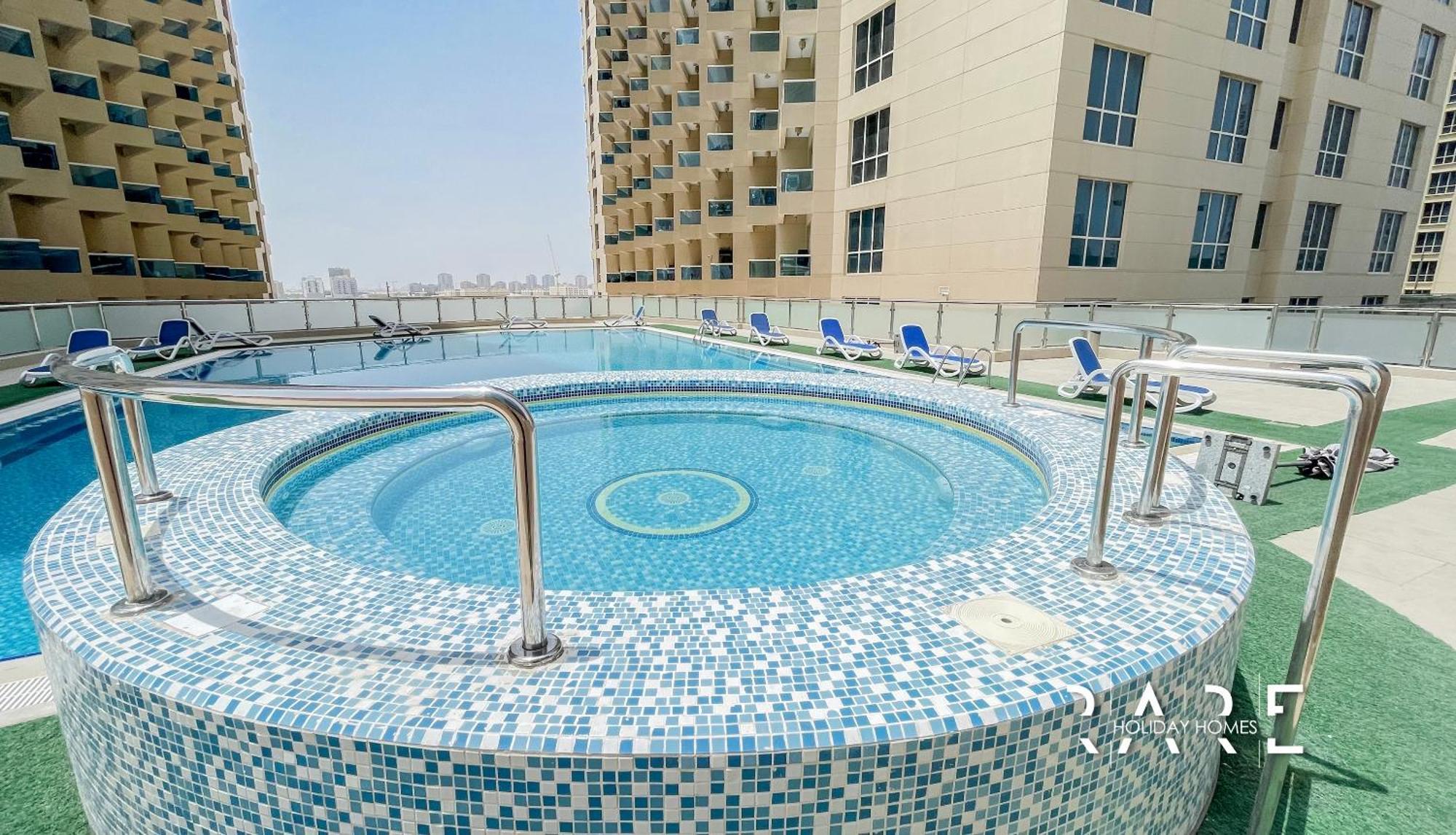 Rare Homes - Pool And View - The Crescent Tower A - Near Me'aisem Mall - R702 Apartment *